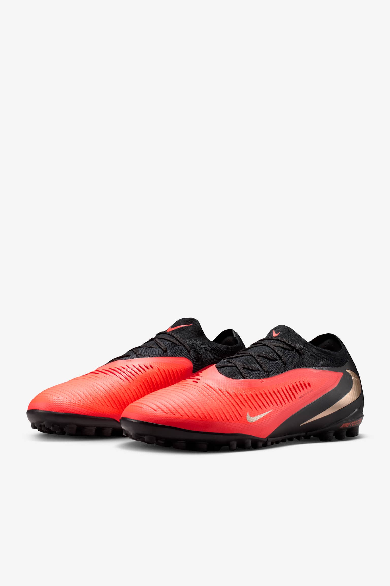 NIKE公式】ナイキ ファントム 6 LOW プロ ターフ サッカーシューズ